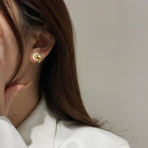 Magic Metal Connecting Ball Design Sense Earrings