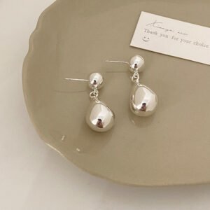 High Grade Earrings With A Cool And Aloof Style