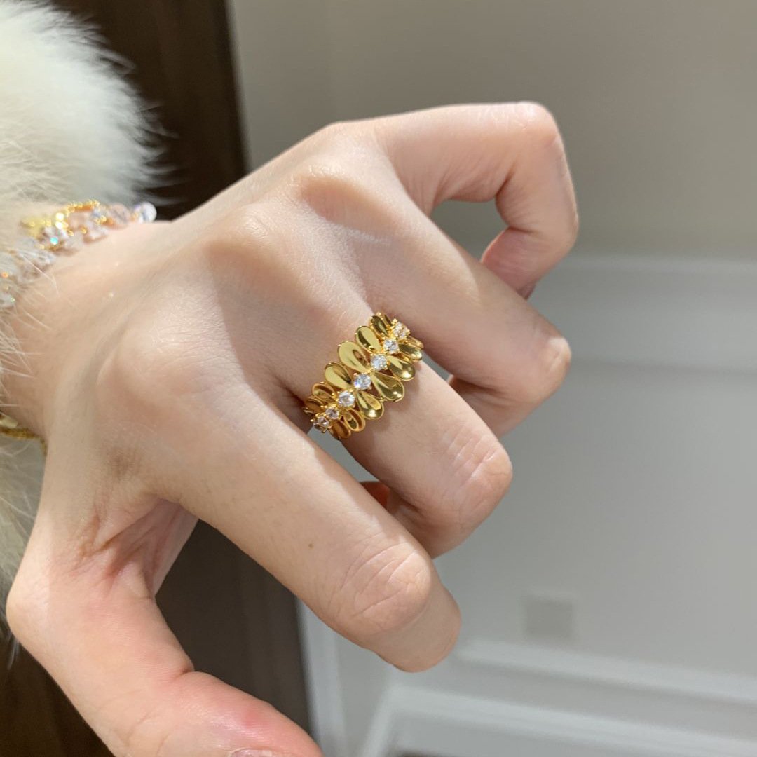 Women's Fashion French Diamond Irregular Ring - Image 3