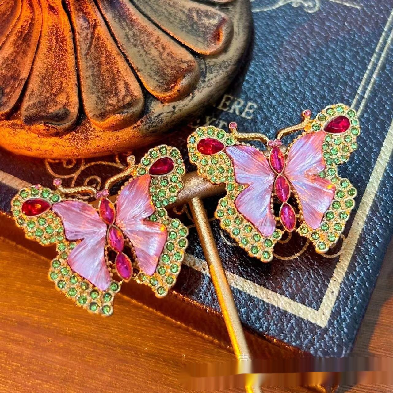 Butterfly Rhinestone Sweet Brooch Necklace Suit - Image 4