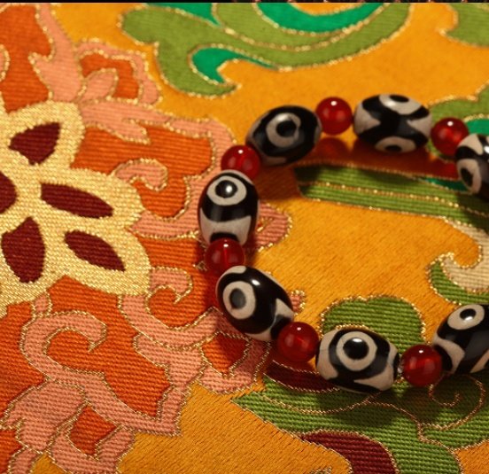 Three-eyed Dzi Bead Red Agate Beads Bracelet Bracelet - Image 3