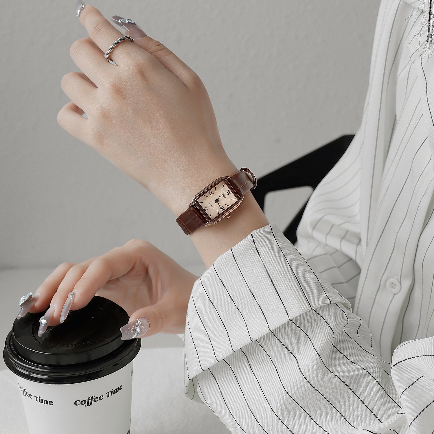 Women's Retro Elegant Waterproof Belt Small Square Watch - Image 3