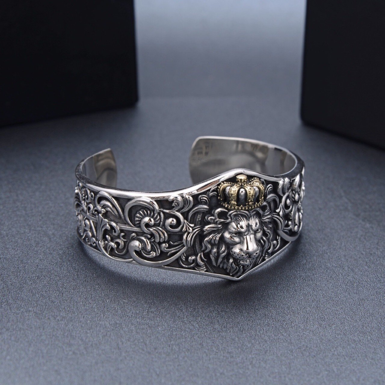 Old Personality Wide Version Domineering Crown Lion Bracelet - Image 2