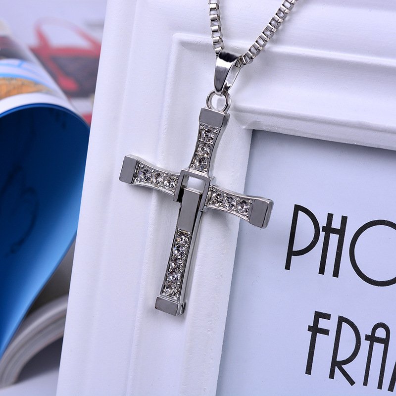 Men's Cross Pendant Diamond-studded Necklace - Image 4
