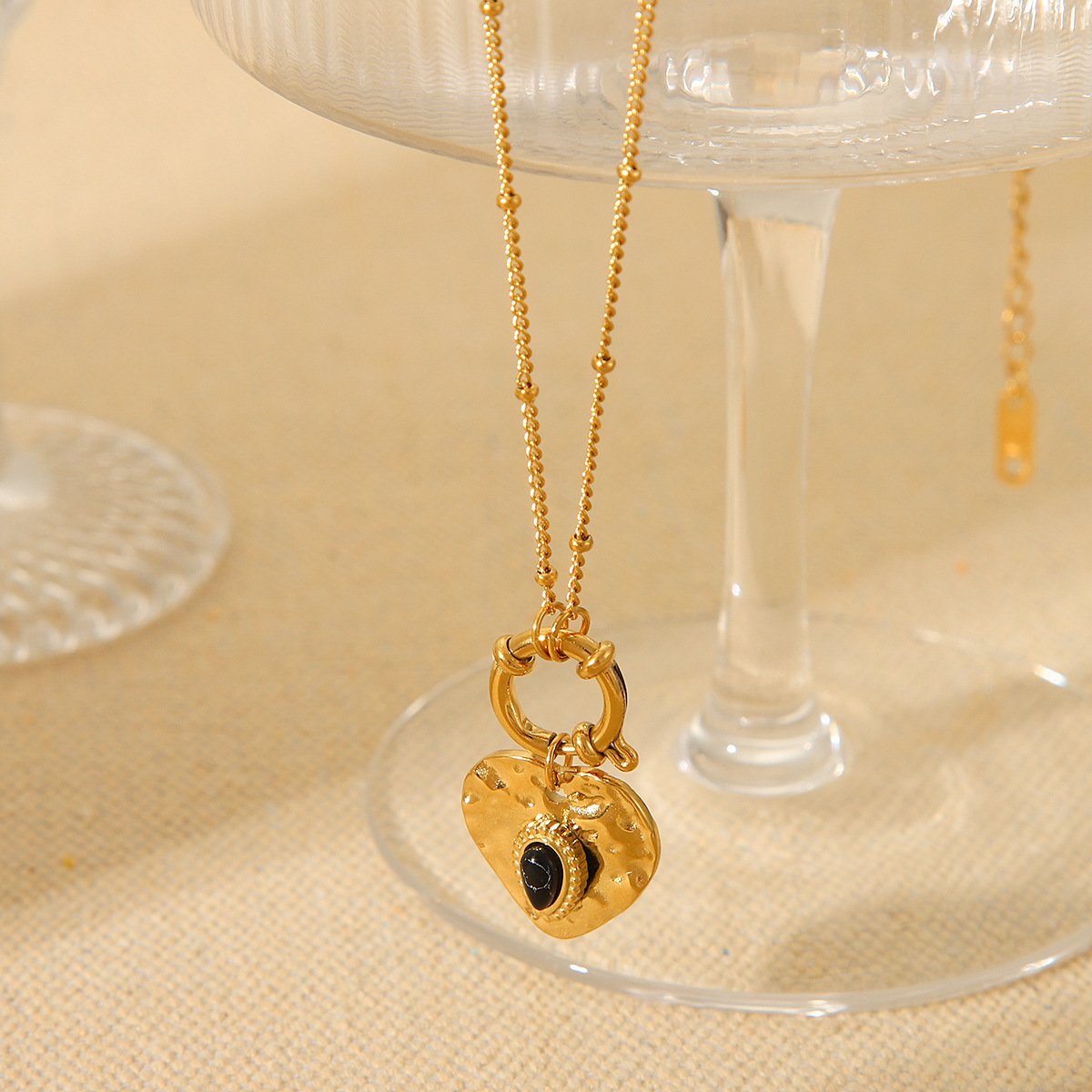 French Style Vintage Court Style Titanium Steel Heart Pendant Necklace For Women - Image 4