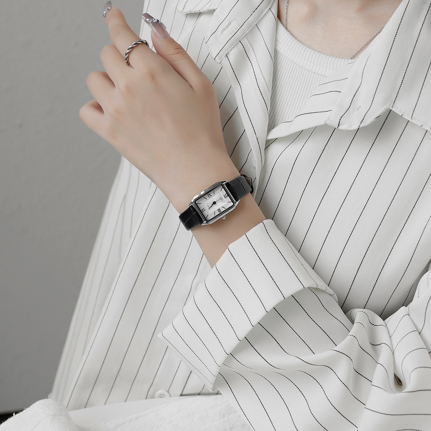 Women's Retro Elegant Waterproof Belt Small Square Watch - Image 7