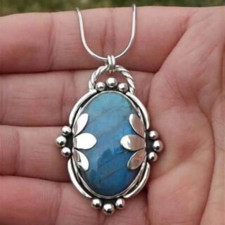 Retro Oval Embedded Blue Gem Pendant Personalized Clavicle Chain