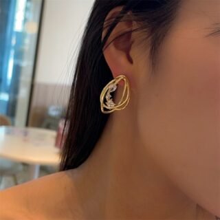European And American Niche Metallic Design Stereo Irregular Earrings