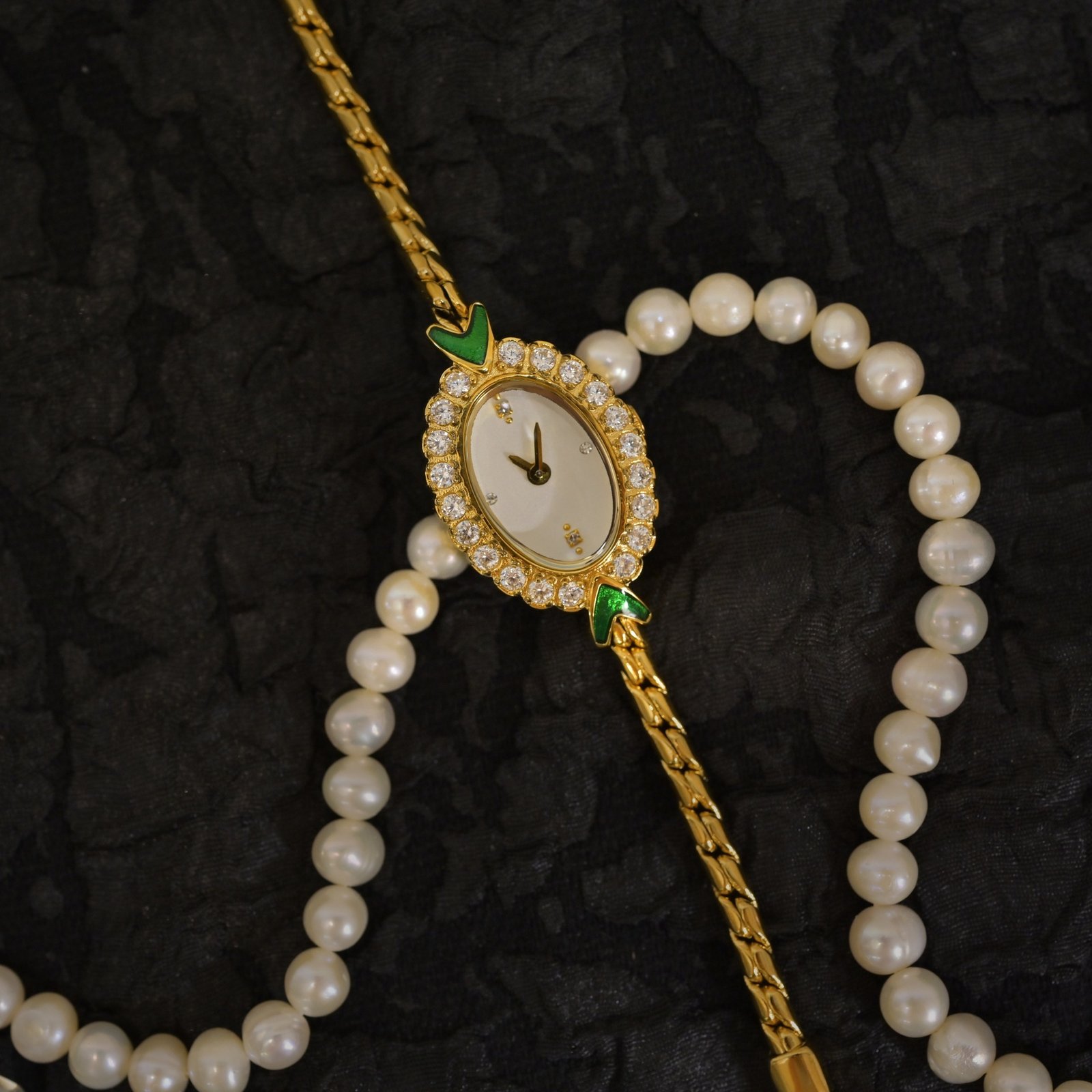 European Small Gold Women's Watch Handmade Inlaid Rhinestone Middle Ancient - Image 6