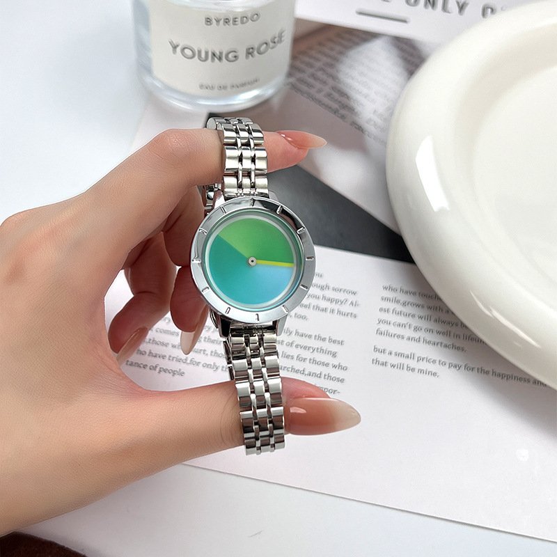 Women's Quartz Watch With Advanced Gradient Dial Fashion Design - Image 4