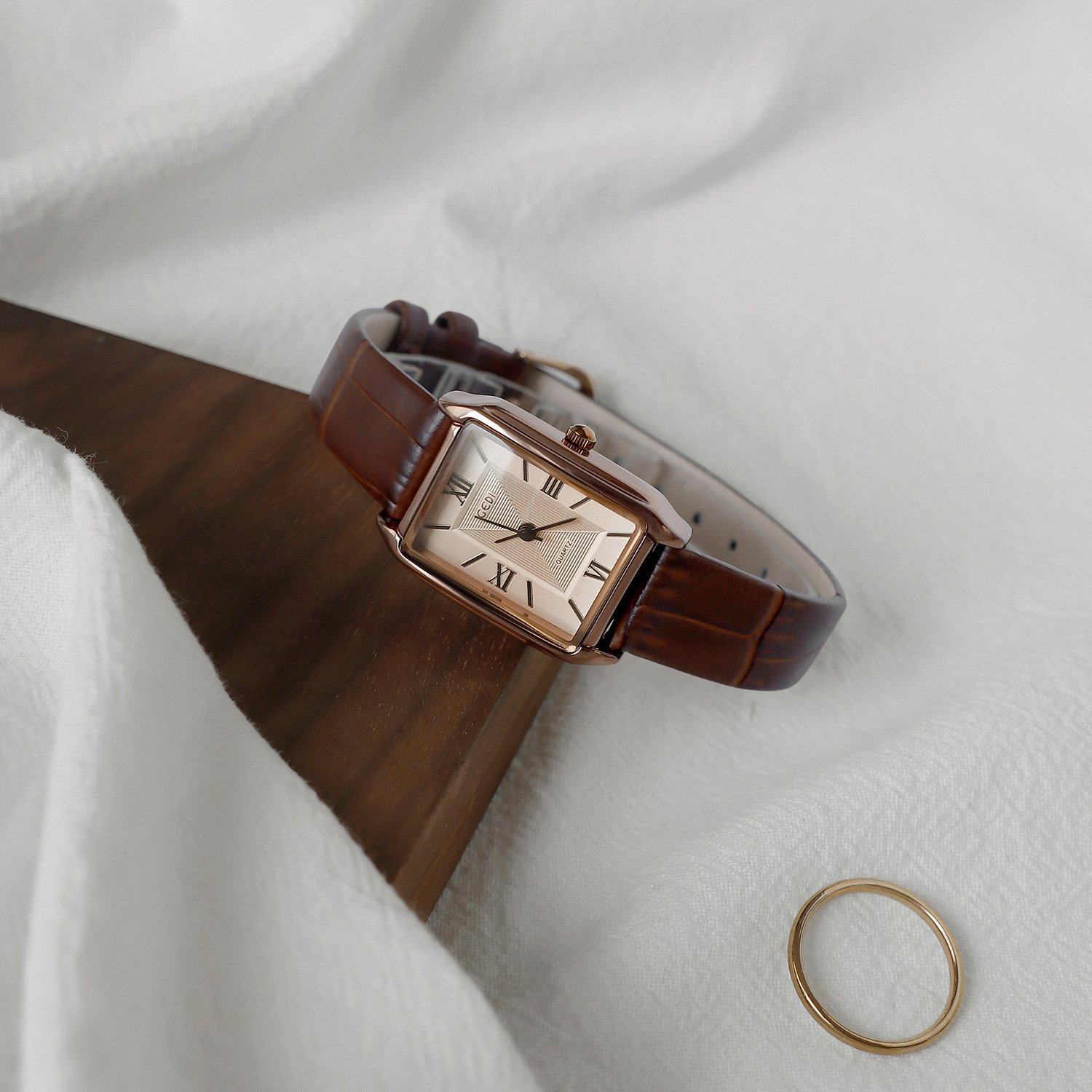 Women's Retro Elegant Waterproof Belt Small Square Watch - Image 2