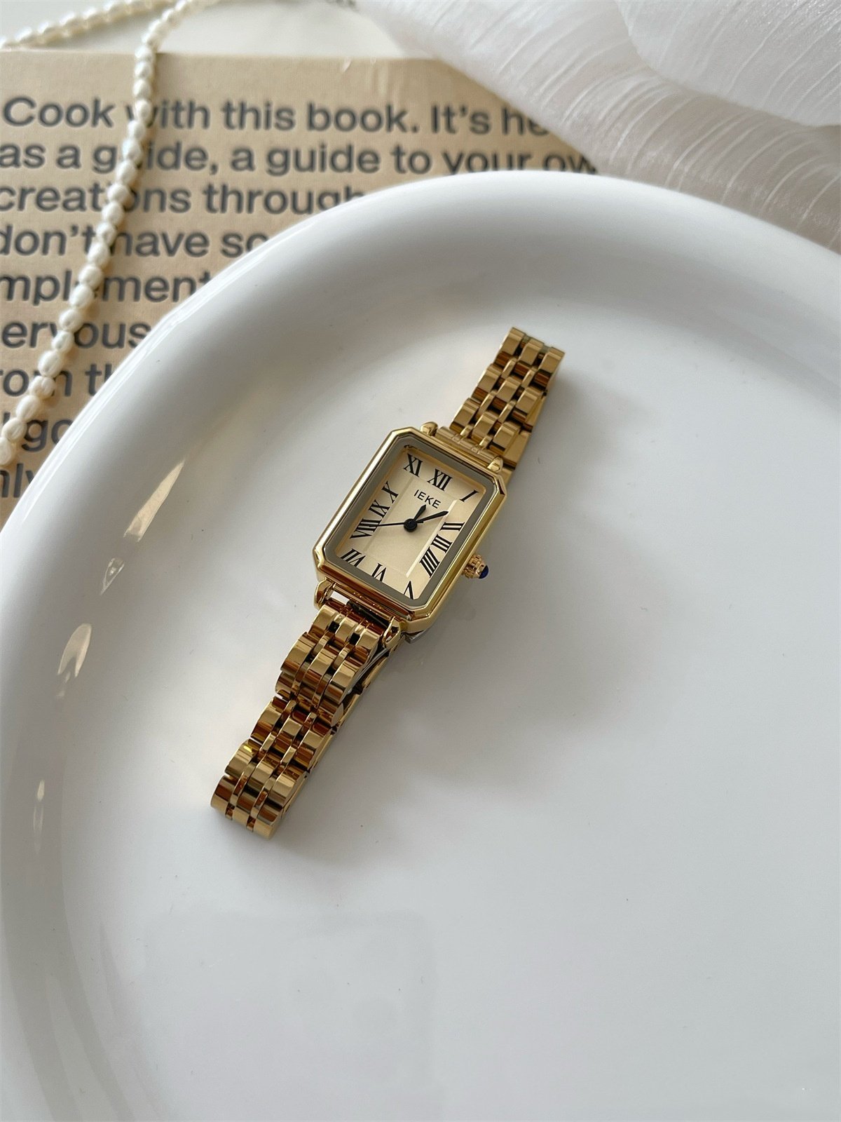 Steel Belt Retro Small Dial Simple Women Quartz Watch - Image 8
