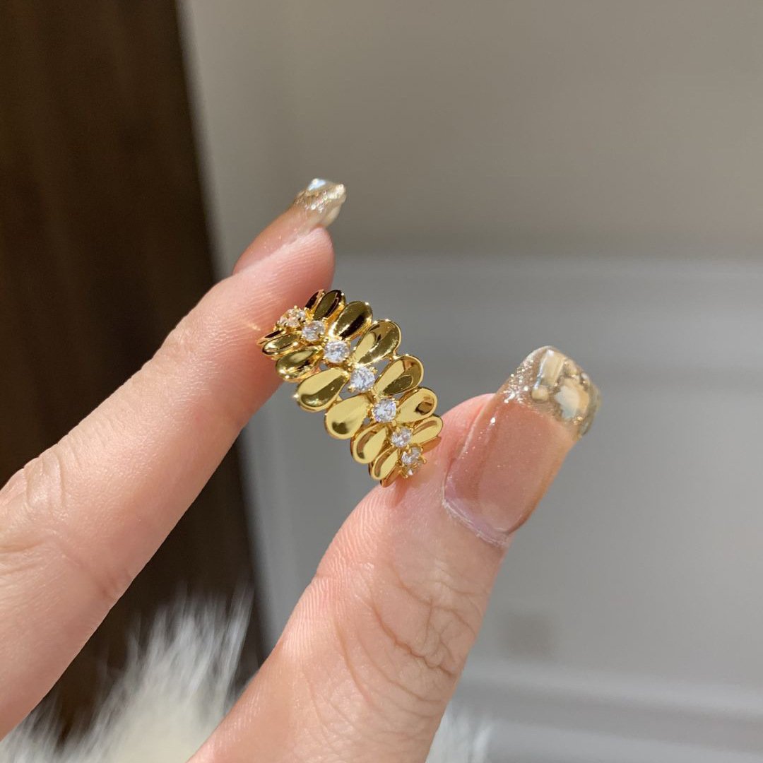 Women's Fashion French Diamond Irregular Ring - Image 2