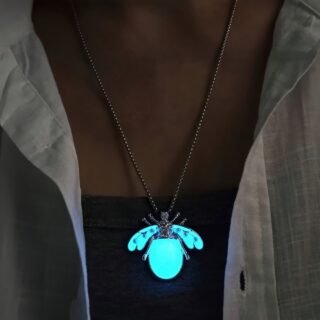 Fantasy Luminous Bee Necklace Firefly Inlaid Pearl Design Personalized Luminous Effect