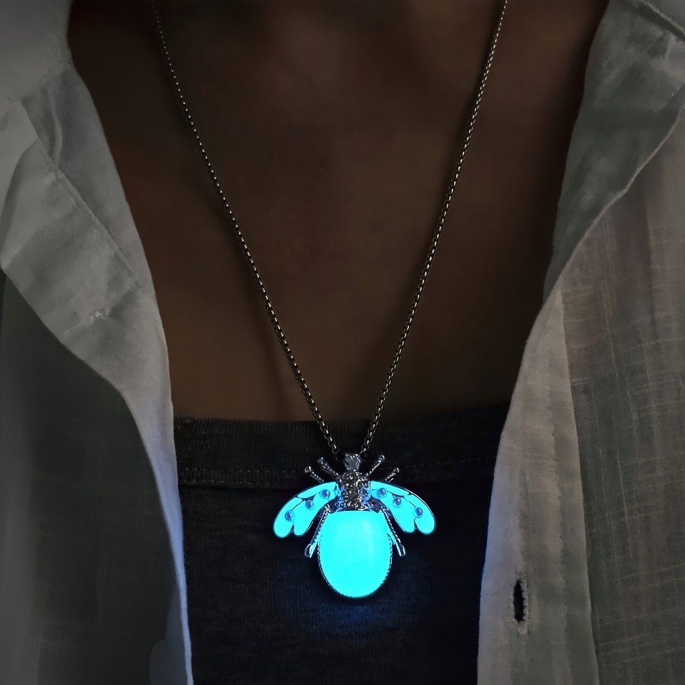 Fantasy Luminous Bee Necklace Firefly Inlaid Pearl Design Personalized Luminous Effect
