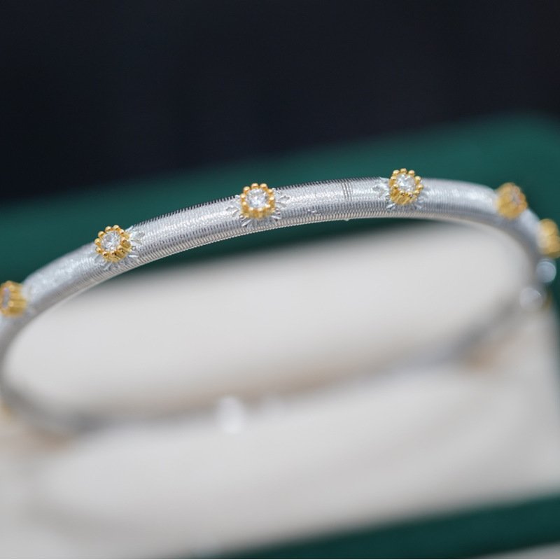 High End Retro Style Bracelet - Image 3