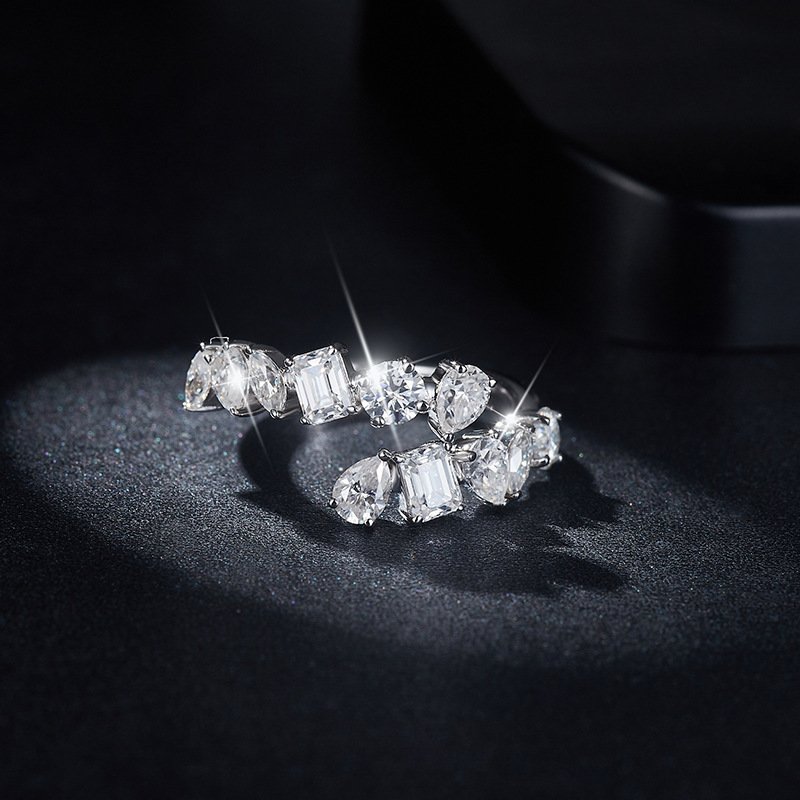 Special-interest Design Special-shaped Moissanite Water Drop S925 Silver Plating 18K Gold Ring - Image 2