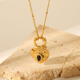 French Style Vintage Court Style Titanium Steel Heart Pendant Necklace For Women