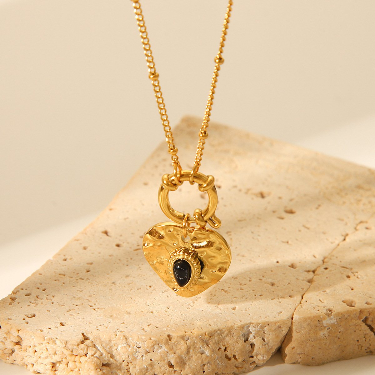 French Style Vintage Court Style Titanium Steel Heart Pendant Necklace For Women