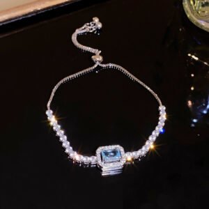 Premium And Luxurious Zircon Four Petal Flower Bracelet