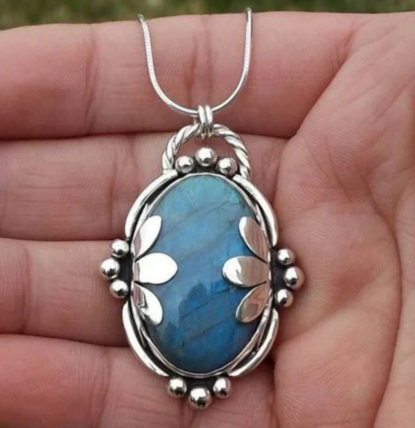 Retro Oval Embedded Blue Gem Pendant Personalized Clavicle Chain - Image 6