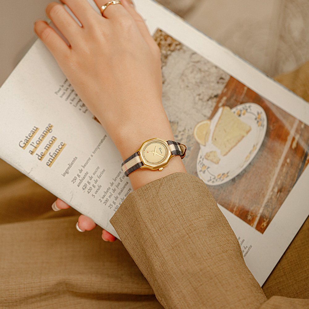 Women's Simple Retro Minority Design Watch - Image 2