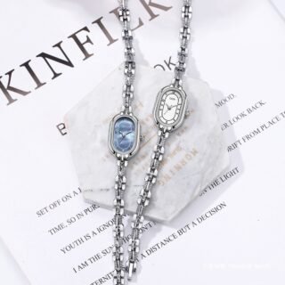 Retro Oval Niche High-grade Fritillary Bracelet Quartz Watch